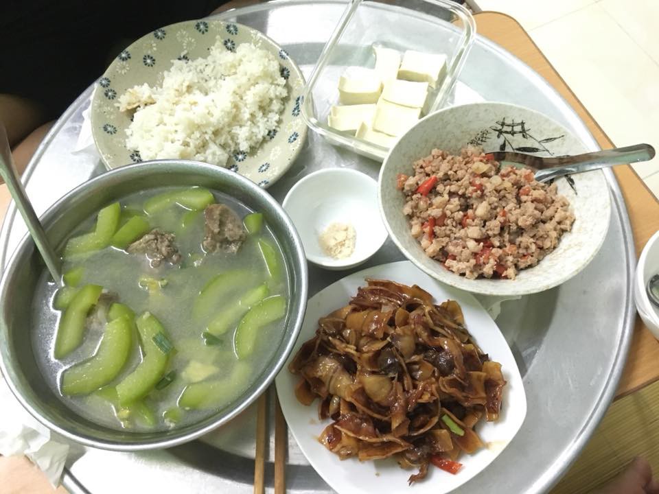 Mâm cơm cữ chồng nấu mỗi ngày ngon không cưỡng được nhưng vợ vẫn không vui, thì ra lý do là vì thế này - Ảnh 2. Mâm cơm cữ chồng nấu mỗi ngày ngon không cưỡng được nhưng vợ vẫn không vui, thì ra lý do là vì thế này - Ảnh 2.