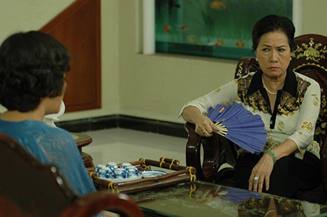 afamily-day-la-6-ba-me-chong-cua-man-anh-viet-khien-ai-nay-deu-hoang-hon-vi-nhung-muu-tham-ke-doc-hanh-ha-con-dau-7-1512473976987-1537871474945629789082.jpg