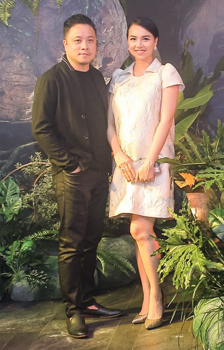 Tưởng Đinh Ngọc Diệp chuyển dạ, Victor Vũ đăng status sốt sắng m&agrave; h&agrave;i hước: Bố sắp về rồi, cứ b&igrave;nh tĩnh - Ảnh 3.