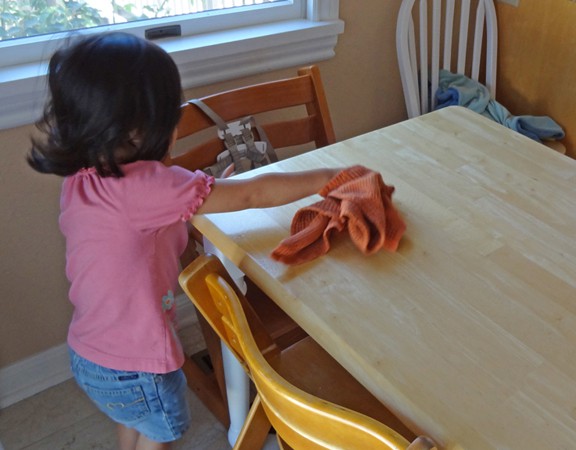 Theo phương pháp Montessori thì đây là 10 việc nên để con tự làm - Ảnh 4.