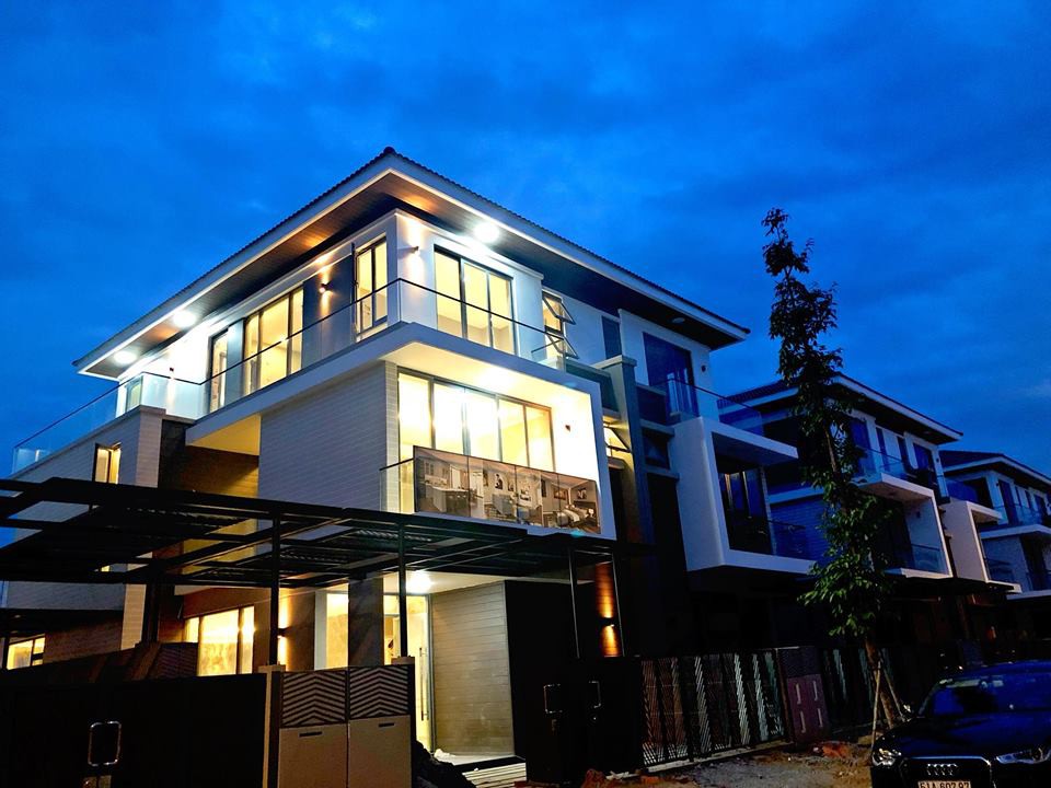 Ca sĩ Cao Thái Sơn sở hữu biệt thự ven hồ có giá triệu đô, đẹp lãng mạn giữa lòng Sài Gòn - Ảnh 2. Ca sĩ Cao Thái Sơn sở hữu biệt thự ven hồ có giá triệu đô, đẹp lãng mạn giữa lòng Sài Gòn - Ảnh 2.