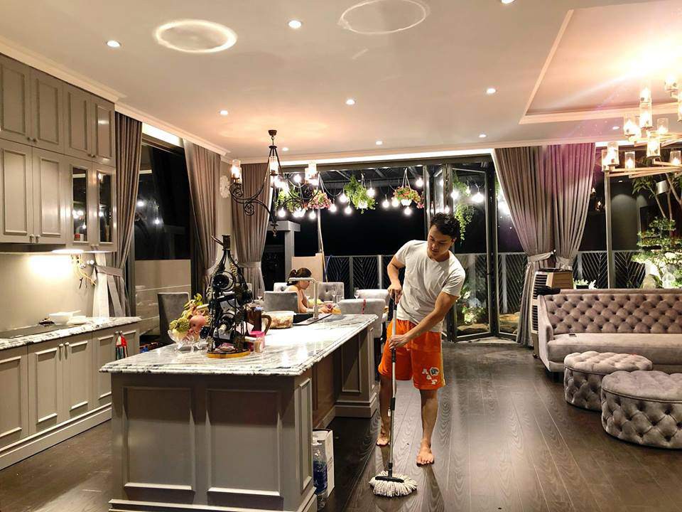 Ca sĩ Cao Thái Sơn sở hữu biệt thự ven hồ có giá triệu đô, đẹp lãng mạn giữa lòng Sài Gòn - Ảnh 15. Ca sĩ Cao Thái Sơn sở hữu biệt thự ven hồ có giá triệu đô, đẹp lãng mạn giữa lòng Sài Gòn - Ảnh 15.