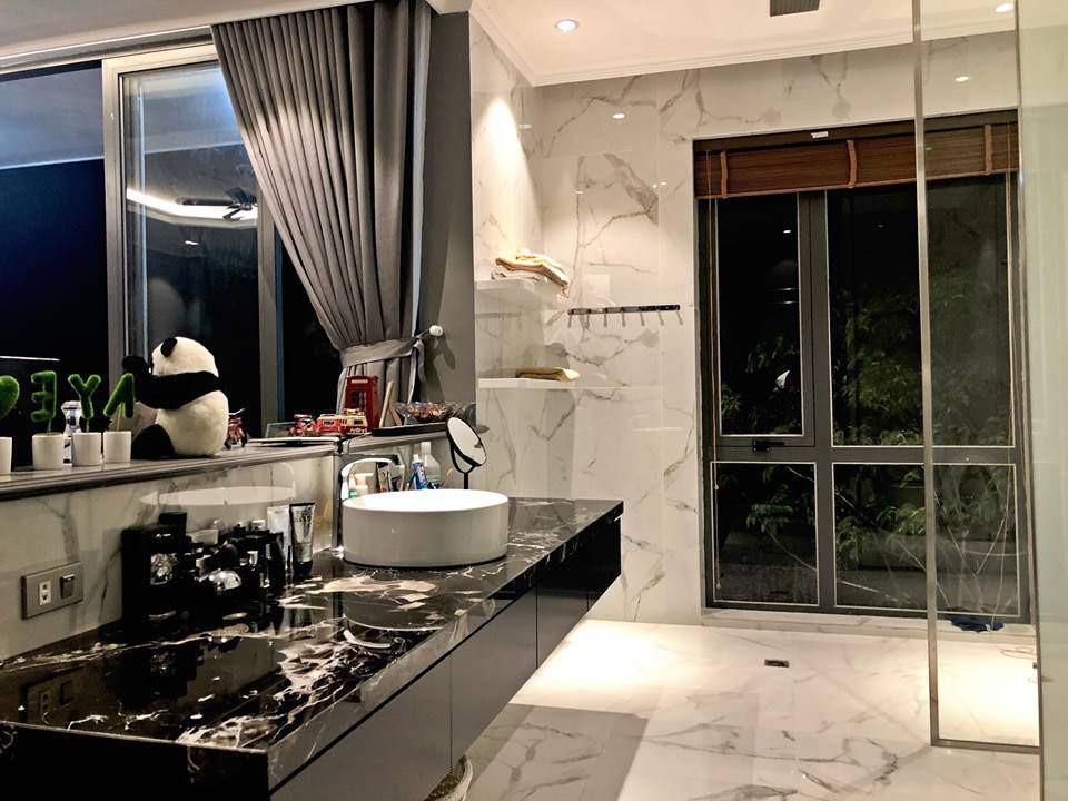 Ca sĩ Cao Thái Sơn sở hữu biệt thự ven hồ có giá triệu đô, đẹp lãng mạn giữa lòng Sài Gòn - Ảnh 19. Ca sĩ Cao Thái Sơn sở hữu biệt thự ven hồ có giá triệu đô, đẹp lãng mạn giữa lòng Sài Gòn - Ảnh 19.