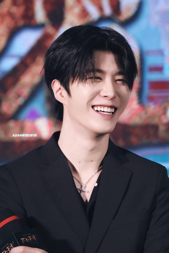 Phạm Băng Băng b&igrave;nh an v&ocirc; sự, em trai Phạm Thừa Thừa kh&ocirc;ng c&ograve;n kh&oacute;c l&oacute;c, cười v&ocirc; tư tại sự kiện? - Ảnh 2.