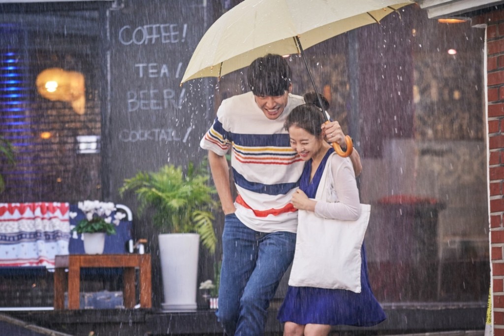 Mỹ nam Ngày em đẹp nhất tiết lộ cảm nghĩ khi đóng cặp cùng Park Bo Young và Kim Hee Sun - Ảnh 1. Mỹ nam Ngày em đẹp nhất tiết lộ cảm nghĩ khi đóng cặp cùng Park Bo Young và Kim Hee Sun - Ảnh 1.