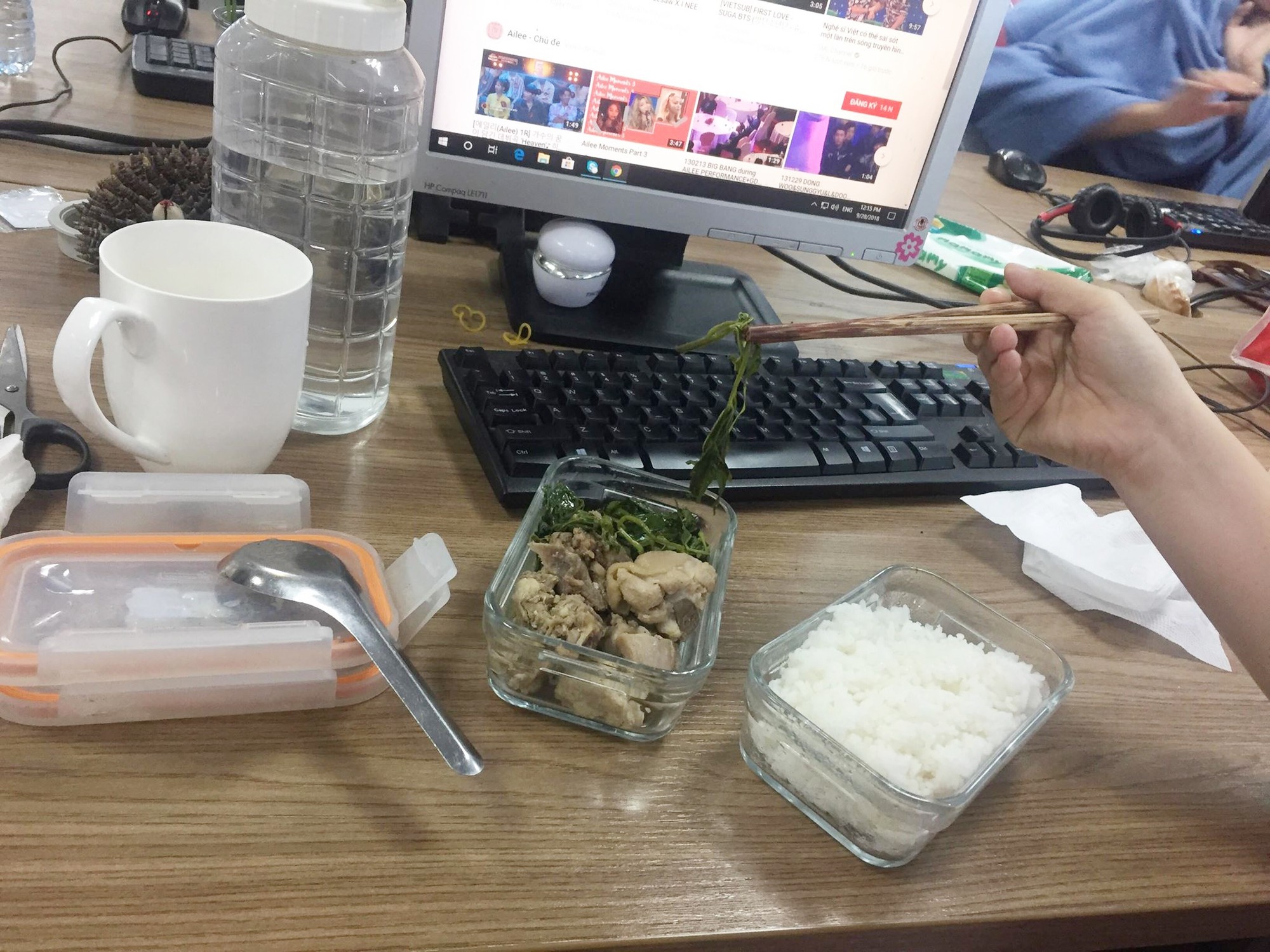 Ngày gió mùa cuối tháng, các chị em thuộc team rich girl hay team nhà nghèo ăn bánh mì cầm hơi chờ lương về? - Ảnh 15. Ngày gió mùa cuối tháng, các chị em thuộc team rich girl hay team nhà nghèo ăn bánh mì cầm hơi chờ lương về? - Ảnh 15.