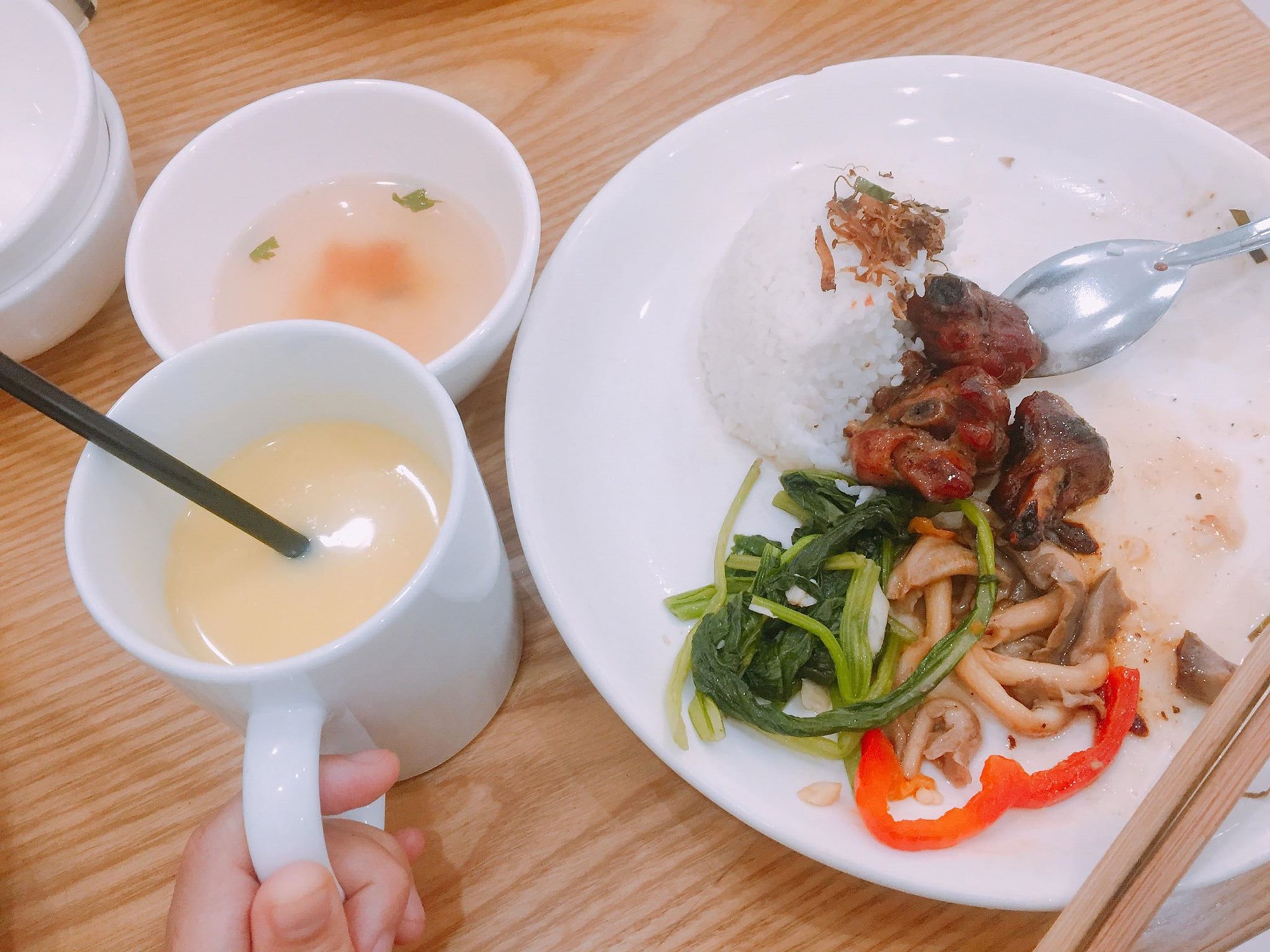 Ngày gió mùa cuối tháng, các chị em thuộc team rich girl hay team nhà nghèo ăn bánh mì cầm hơi chờ lương về? - Ảnh 3. Ngày gió mùa cuối tháng, các chị em thuộc team rich girl hay team nhà nghèo ăn bánh mì cầm hơi chờ lương về? - Ảnh 3.