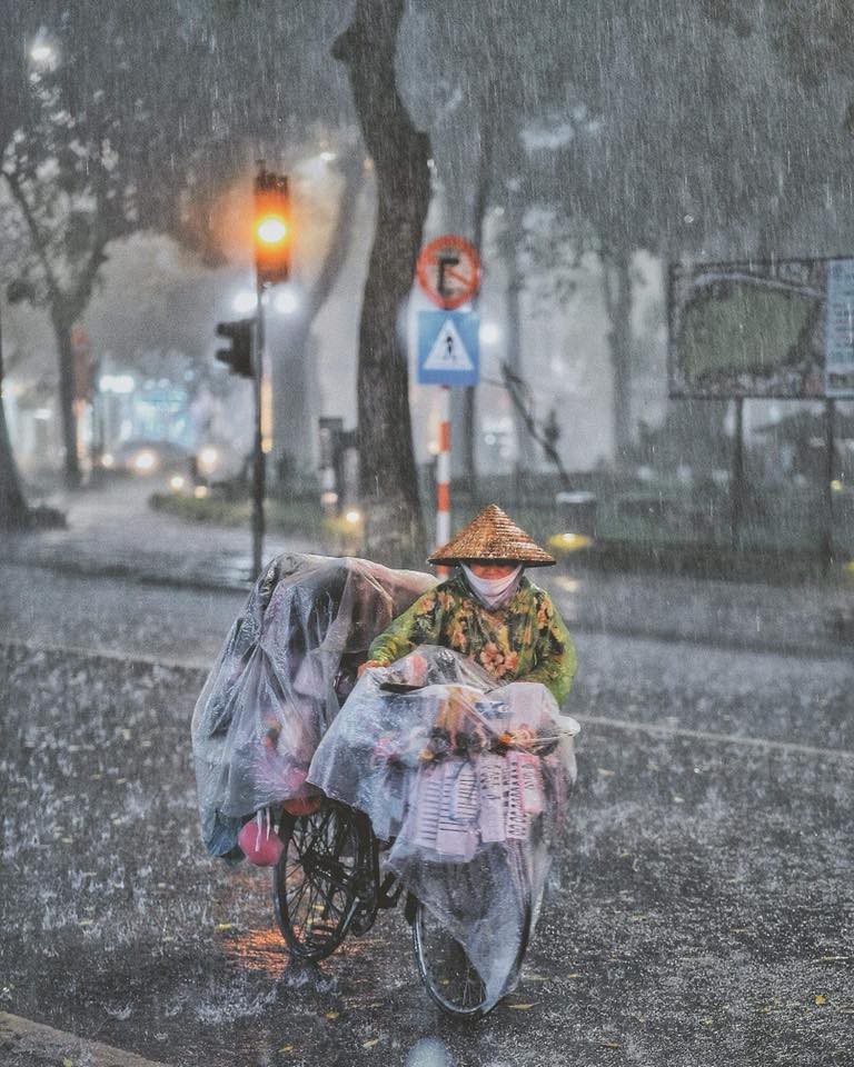 Đẹp nao lòng Hà Nội những ngày có mưa thu - Ảnh 9. Đẹp nao lòng Hà Nội những ngày có mưa thu - Ảnh 9.