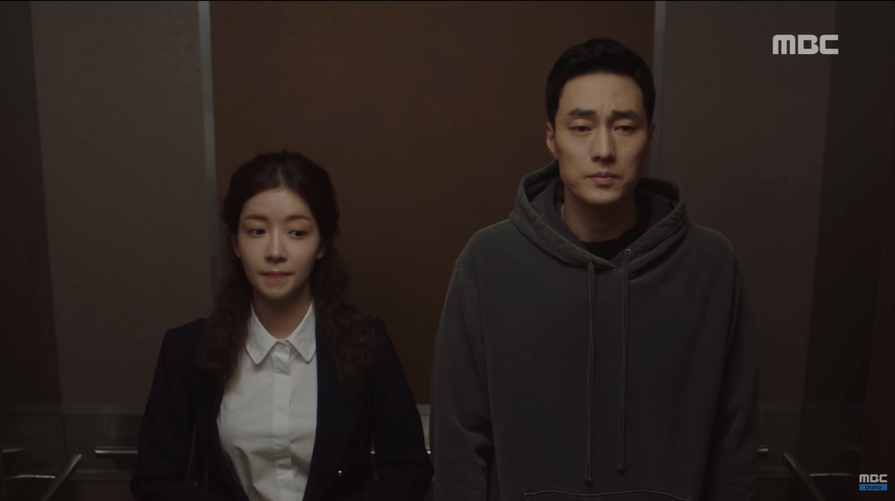Mới tập đầu phim mới, So Ji Sub đã bị nữ chính làm cho đổ máu - Ảnh 7. Mới tập đầu phim mới, So Ji Sub đã bị nữ chính làm cho đổ máu - Ảnh 7.