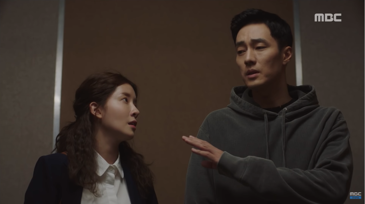 Mới tập đầu phim mới, So Ji Sub đã bị nữ chính làm cho đổ máu - Ảnh 6. Mới tập đầu phim mới, So Ji Sub đã bị nữ chính làm cho đổ máu - Ảnh 6.