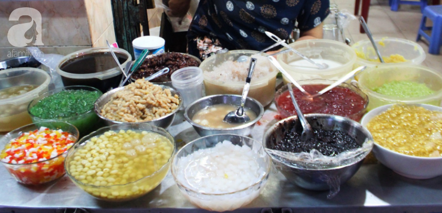 Ăn vặt ở Gia Lâm: Nhất định không thể bỏ qua 2 quán ăn vặt cực nổi tiếng nằm ngay cạnh nhau - Ảnh 4. Ăn vặt ở Gia Lâm: Nhất định không thể bỏ qua 2 quán ăn vặt cực nổi tiếng nằm ngay cạnh nhau - Ảnh 4.