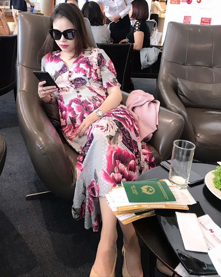 Cưới nhau hơn 1 năm, mang bầu bé thứ 4 được 28 tuần, đến tận bây giờ vợ chồng Hằng Túi mới chịu sang Hàn hưởng tuần trăng mật - Ảnh 2. Cưới nhau hơn 1 năm, mang bầu bé thứ 4 được 28 tuần, đến tận bây giờ vợ chồng Hằng Túi mới chịu sang Hàn hưởng tuần trăng mật - Ảnh 2.