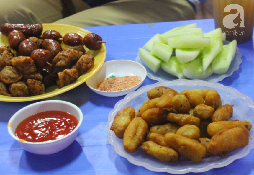 Ăn vặt ở Gia Lâm: Nhất định không thể bỏ qua 2 quán ăn vặt cực nổi tiếng nằm ngay cạnh nhau - Ảnh 9. Ăn vặt ở Gia Lâm: Nhất định không thể bỏ qua 2 quán ăn vặt cực nổi tiếng nằm ngay cạnh nhau - Ảnh 9.