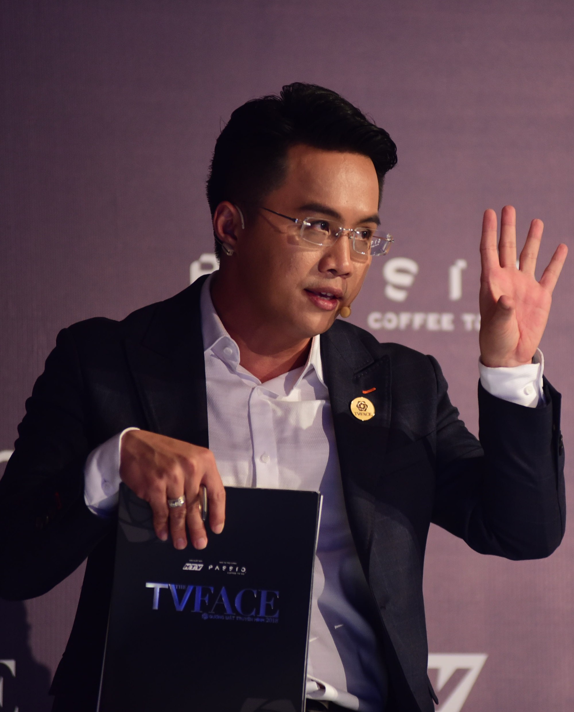 Nguyên Khang làm huấn luyện viên, căng thẳng ngồi ghế nóng show thực tế về MC - Ảnh 2. Nguyên Khang làm huấn luyện viên, căng thẳng ngồi ghế nóng show thực tế về MC - Ảnh 2.