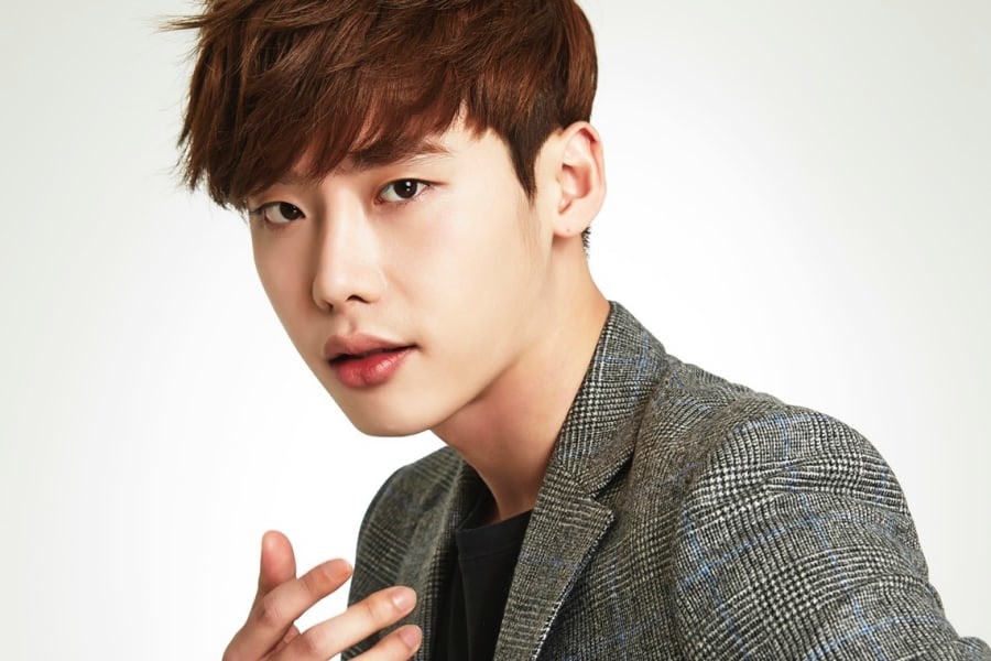 Lee Jong Suk khiến fan phấn khích khi tham gia phim hài lãng mạn đầu tiên trong sự nghiệp - Ảnh 1. Lee Jong Suk khiến fan phấn khích khi tham gia phim hài lãng mạn đầu tiên trong sự nghiệp - Ảnh 1.