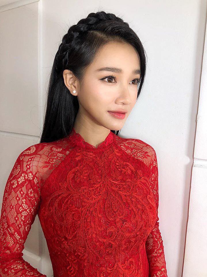 Hình ảnh Nhã Phương trong ngày cưới, cuối cùng nữ diễn viên cũng gia nhập hội chị em cằm nhọn hoắt rồi đấy à? - Ảnh 1. Hình ảnh Nhã Phương trong ngày cưới, cuối cùng nữ diễn viên cũng gia nhập hội chị em cằm nhọn hoắt rồi đấy à? - Ảnh 1.