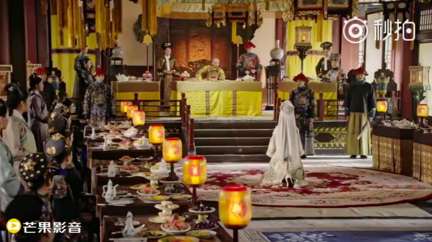 Trọn bộ cảnh Hàm Hương - Lý Thấm xuất hiện: Tử Cấm Thành bị càn quét, Càn Long - Hoắc Kiến Hoa say mê điên dại - Ảnh 9. Trọn bộ cảnh Hàm Hương - Lý Thấm xuất hiện: Tử Cấm Thành bị càn quét, Càn Long - Hoắc Kiến Hoa say mê điên dại - Ảnh 9.