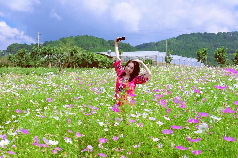 Không cần khoe da thịt, gái hai con Elly Trần vẫn đốt mắt fan hâm mộ với vóc dáng nuột nà như thiếu nữ đôi mươi - Ảnh 3. Không cần khoe da thịt, gái hai con Elly Trần vẫn đốt mắt fan hâm mộ với vóc dáng nuột nà như thiếu nữ đôi mươi - Ảnh 3.