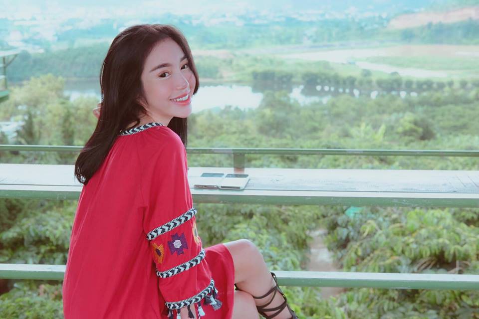 Không cần khoe da thịt, gái hai con Elly Trần vẫn đốt mắt fan hâm mộ với vóc dáng nuột nà như thiếu nữ đôi mươi - Ảnh 6. Không cần khoe da thịt, gái hai con Elly Trần vẫn đốt mắt fan hâm mộ với vóc dáng nuột nà như thiếu nữ đôi mươi - Ảnh 6.