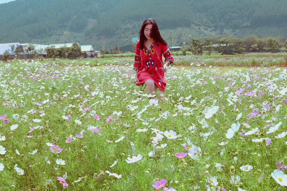 Không cần khoe da thịt, gái hai con Elly Trần vẫn đốt mắt fan hâm mộ với vóc dáng nuột nà như thiếu nữ đôi mươi - Ảnh 5. Không cần khoe da thịt, gái hai con Elly Trần vẫn đốt mắt fan hâm mộ với vóc dáng nuột nà như thiếu nữ đôi mươi - Ảnh 5.