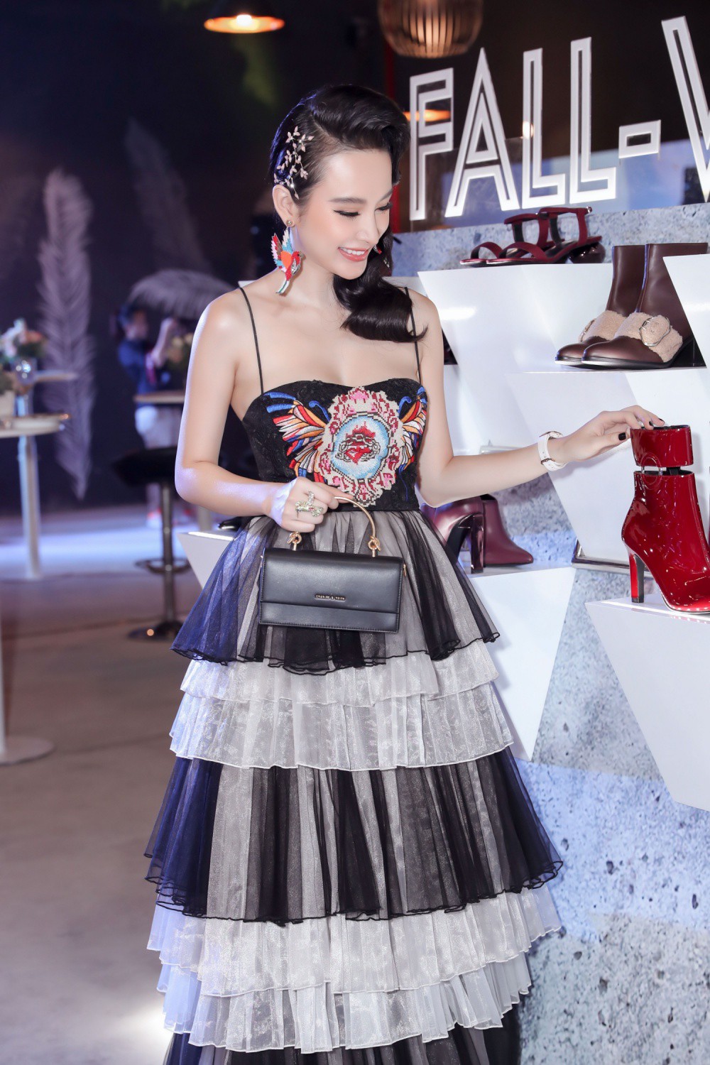 Angela Phương Trinh diện váy xếp tầng, không quên khoe vòng 1 gợi cảm tại sự kiện - Ảnh 5. Angela Phương Trinh diện váy xếp tầng, không quên khoe vòng 1 gợi cảm tại sự kiện - Ảnh 5.