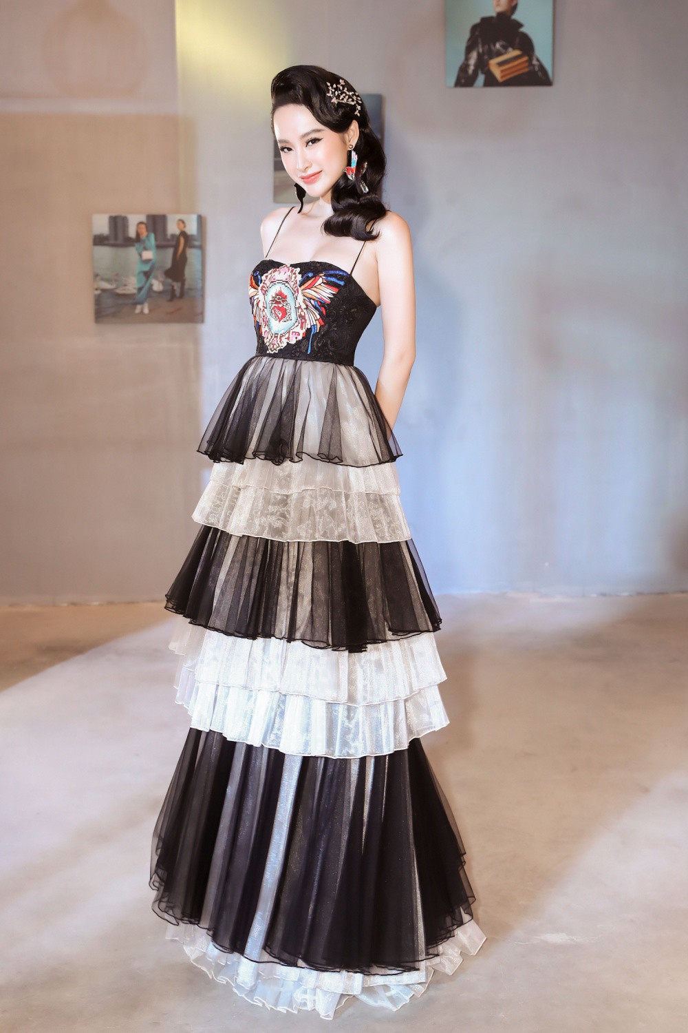 Angela Phương Trinh diện váy xếp tầng, không quên khoe vòng 1 gợi cảm tại sự kiện - Ảnh 1. Angela Phương Trinh diện váy xếp tầng, không quên khoe vòng 1 gợi cảm tại sự kiện - Ảnh 1.