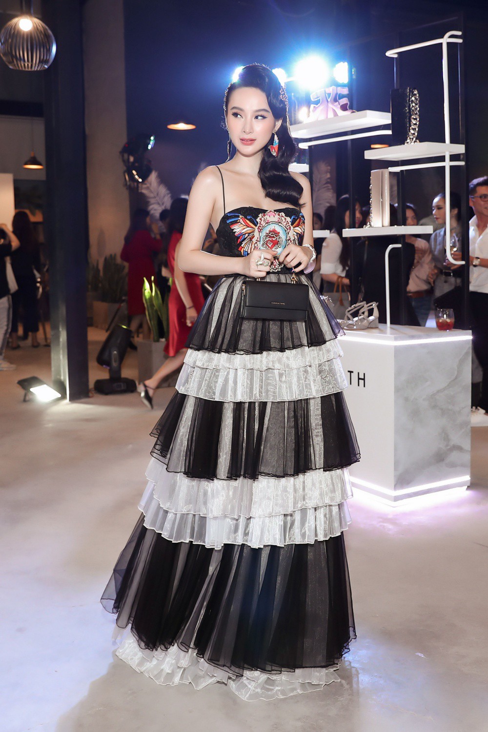 Angela Phương Trinh diện váy xếp tầng, không quên khoe vòng 1 gợi cảm tại sự kiện - Ảnh 6. Angela Phương Trinh diện váy xếp tầng, không quên khoe vòng 1 gợi cảm tại sự kiện - Ảnh 6.