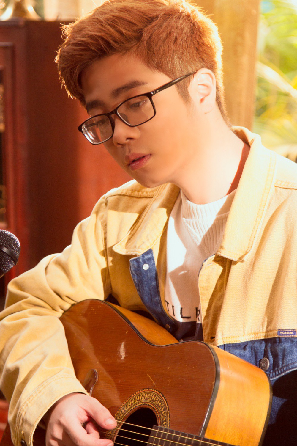 Bùi Anh Tuấn ngậm quả đắng khi bị bạn thân cướp người yêu - Ảnh 1. Bùi Anh Tuấn ngậm quả đắng khi bị bạn thân cướp người yêu - Ảnh 1.