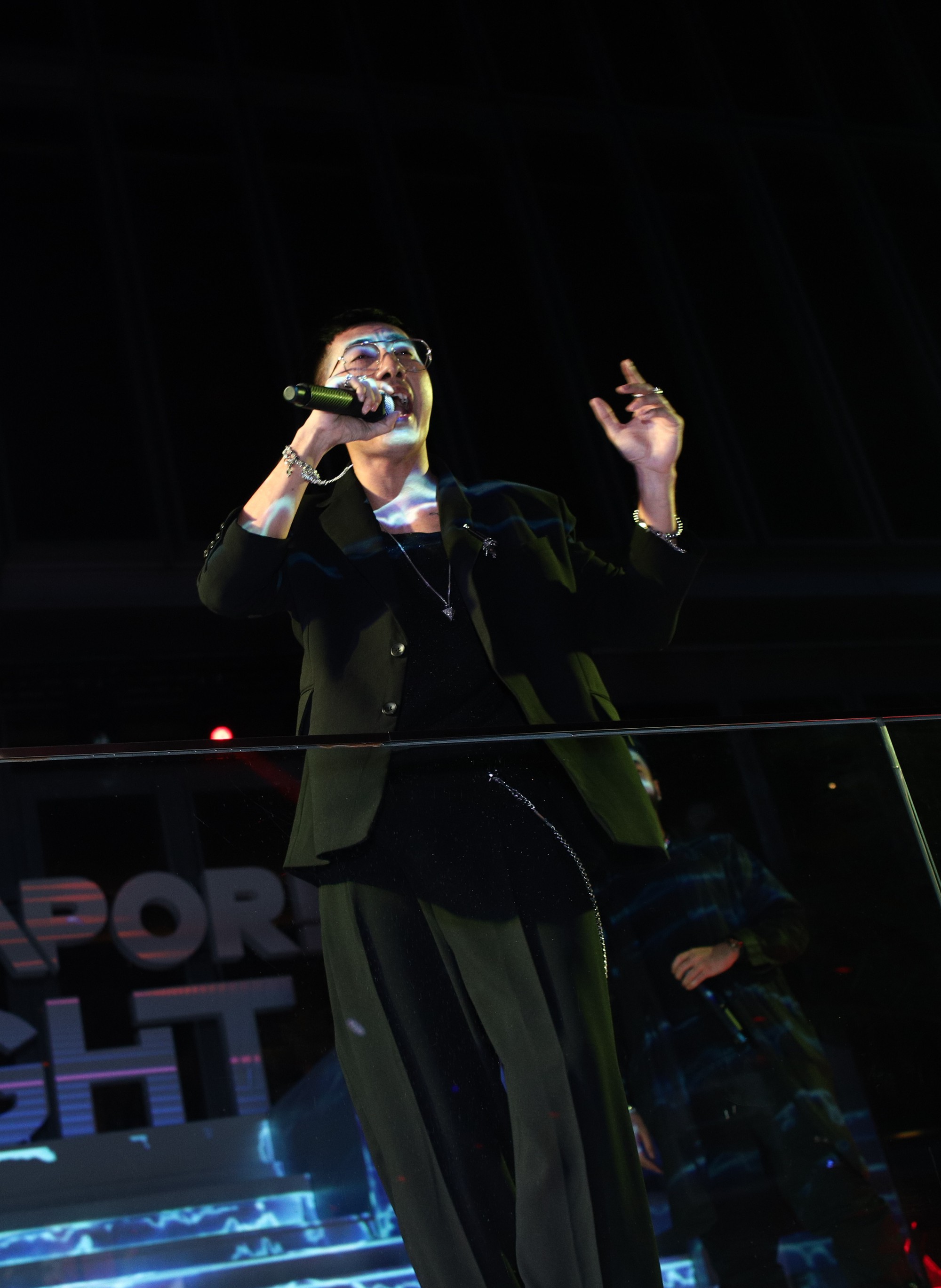 Only C háo hức khi lần đầu bắt tay ca sĩ đình đám của Singapore - Ảnh 9. Only C háo hức khi lần đầu bắt tay ca sĩ đình đám của Singapore - Ảnh 9.