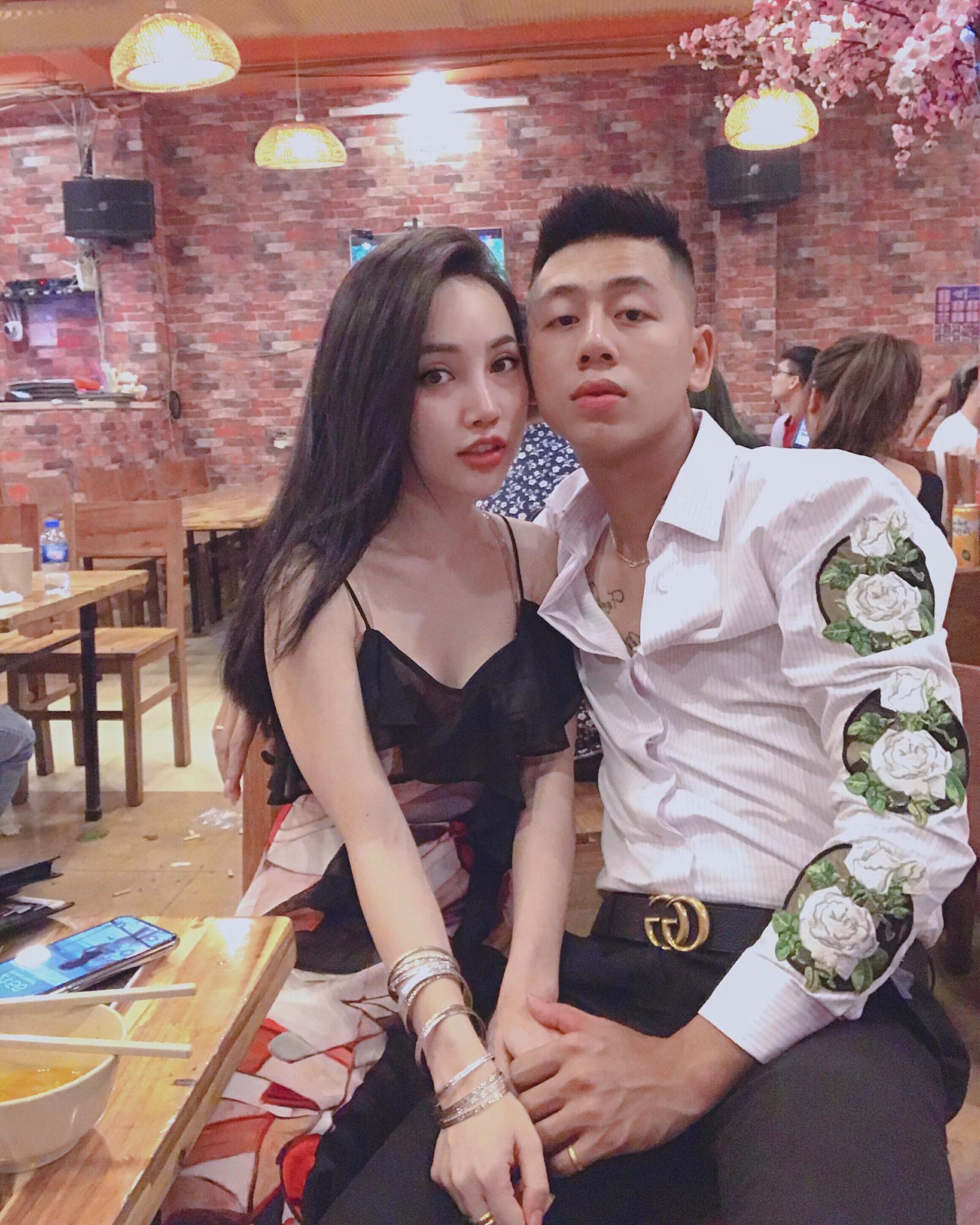 Bắt con trai rửa bát cùng vợ không được, mẹ chồng xắn tay vào giúp: Mày không rửa thì để mẹ, tao với nó cùng là phận đàn bà! - Ảnh 4. Bắt con trai rửa bát cùng vợ không được, mẹ chồng xắn tay vào giúp: Mày không rửa thì để mẹ, tao với nó cùng là phận đàn bà! - Ảnh 4.