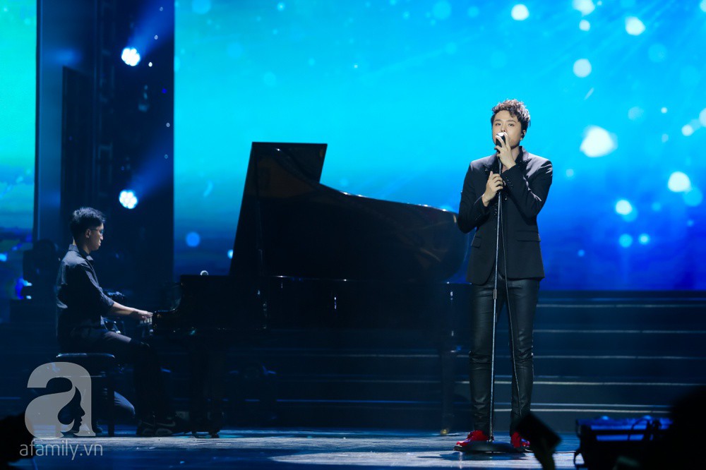 Khán giả thót tim xem Miu Lê treo mình trên không trung - Ảnh 6. Khán giả thót tim xem Miu Lê treo mình trên không trung - Ảnh 6.