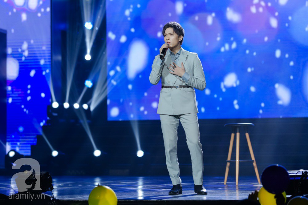 Khán giả thót tim xem Miu Lê treo mình trên không trung - Ảnh 8. Khán giả thót tim xem Miu Lê treo mình trên không trung - Ảnh 8.