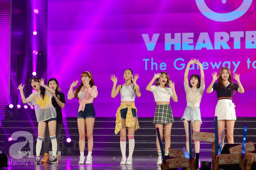 Khán giả thót tim xem Miu Lê treo mình trên không trung - Ảnh 21. Khán giả thót tim xem Miu Lê treo mình trên không trung - Ảnh 21.