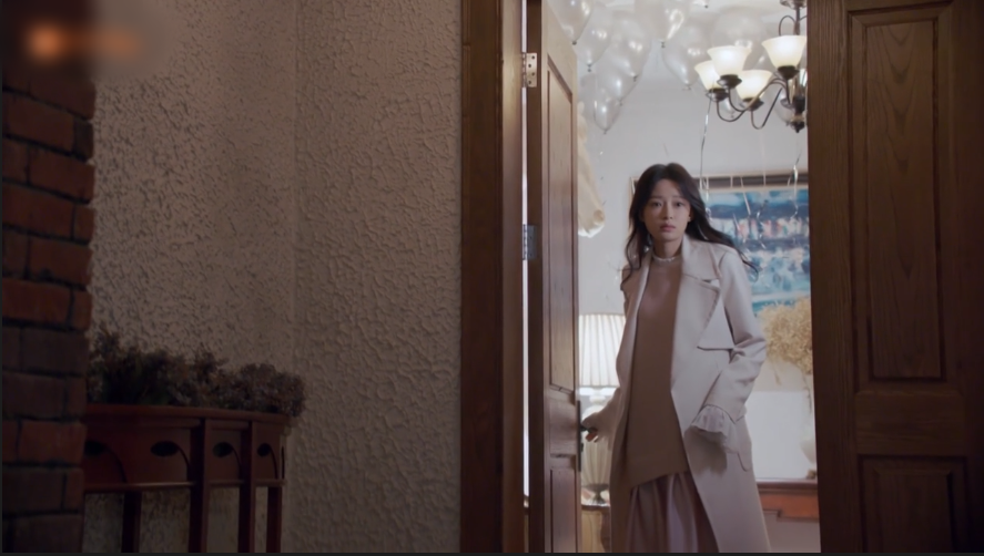 Gục ngã trước không gian chúc mừng sinh nhật đầy lãng mạn Chung Hán Lương chuẩn bị cho người yêu kém 21 tuổi - Ảnh 9. Gục ngã trước không gian chúc mừng sinh nhật đầy lãng mạn Chung Hán Lương chuẩn bị cho người yêu kém 21 tuổi - Ảnh 9.