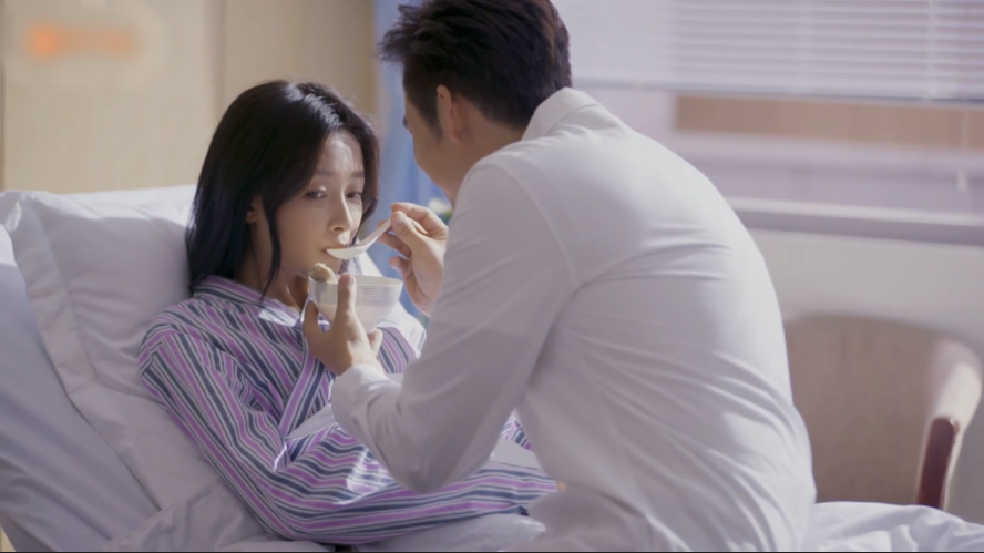 Gục ngã trước không gian chúc mừng sinh nhật đầy lãng mạn Chung Hán Lương chuẩn bị cho người yêu kém 21 tuổi - Ảnh 6. Gục ngã trước không gian chúc mừng sinh nhật đầy lãng mạn Chung Hán Lương chuẩn bị cho người yêu kém 21 tuổi - Ảnh 6.