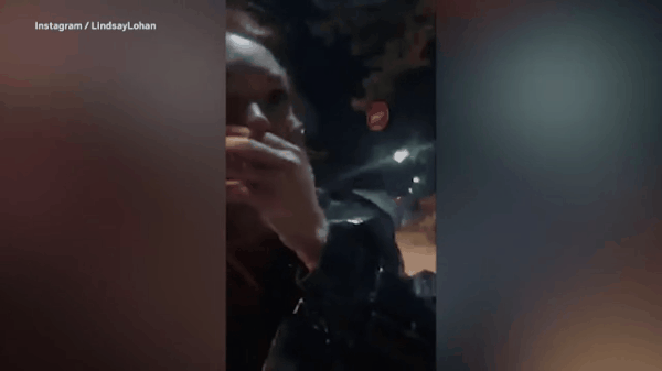 Gọi gia đình người vô gia cư là buôn trẻ em, Lindsay Lohan nhận ngay một cú đấm - Ảnh 1. Gọi gia đình người vô gia cư là buôn trẻ em, Lindsay Lohan nhận ngay một cú đấm - Ảnh 1.