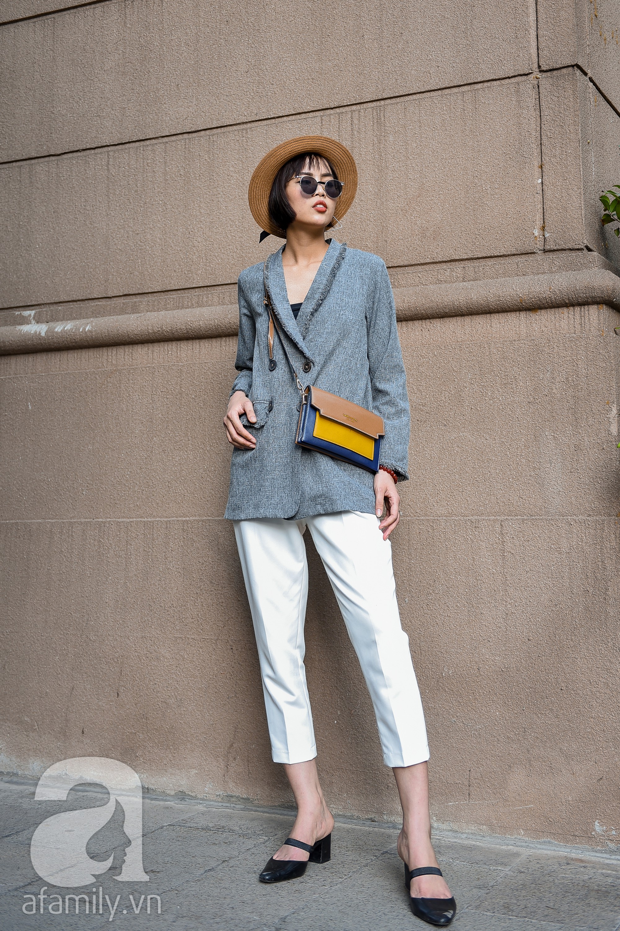 Lướt 1 vòng qua street style cuối tuần, bạn có ngay vài công thức mix đồ chuẩn không cần chỉnh cho thu này - Ảnh 1. Lướt 1 vòng qua street style cuối tuần, bạn có ngay vài công thức mix đồ chuẩn không cần chỉnh cho thu này - Ảnh 1.