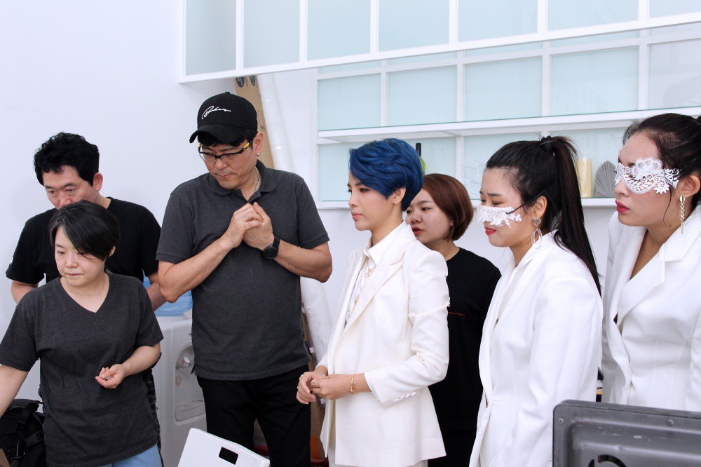 Hé lộ hình ảnh bán nude nhưng Vũ Cát Tường khiến khán giả nghĩ ngay đến Taylor Swift - Ảnh 3. Hé lộ hình ảnh bán nude nhưng Vũ Cát Tường khiến khán giả nghĩ ngay đến Taylor Swift - Ảnh 3.