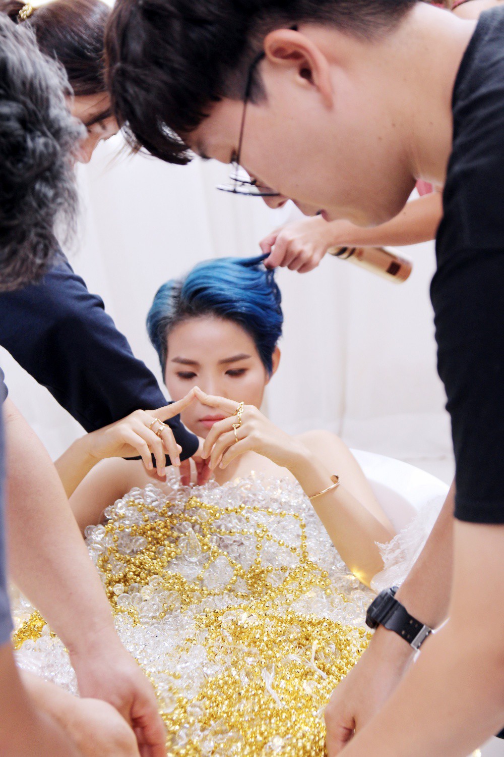 Hé lộ hình ảnh bán nude nhưng Vũ Cát Tường khiến khán giả nghĩ ngay đến Taylor Swift - Ảnh 6. Hé lộ hình ảnh bán nude nhưng Vũ Cát Tường khiến khán giả nghĩ ngay đến Taylor Swift - Ảnh 6.