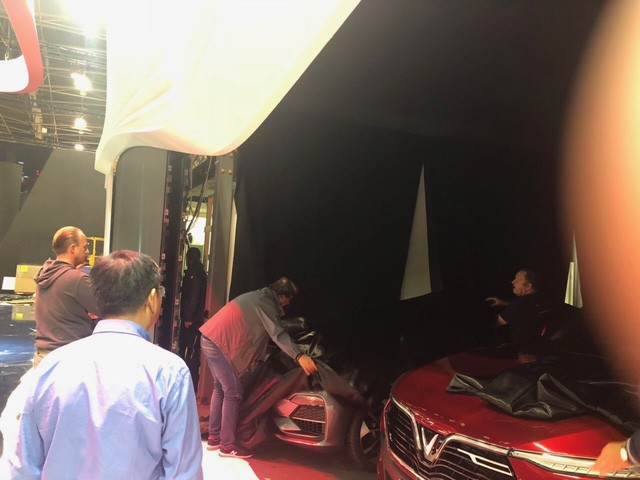 Chùm ảnh: Cận cảnh 2 xe VinFast được vận chuyển tới Paris Motor Show - Ảnh 14.