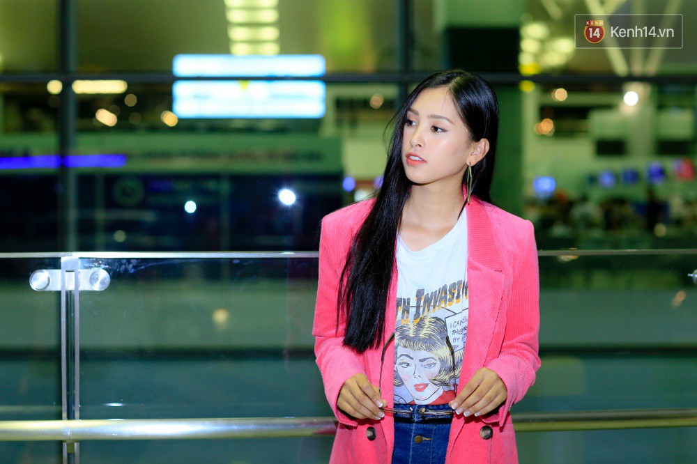Hoa hậu Tiểu Vy rạng rỡ tại sân bay trước khi lên đường sang Paris dự sự kiện ra mắt ô tô VINFAST - Ảnh 5. Hoa hậu Tiểu Vy rạng rỡ tại sân bay trước khi lên đường sang Paris dự sự kiện ra mắt ô tô VINFAST - Ảnh 5.