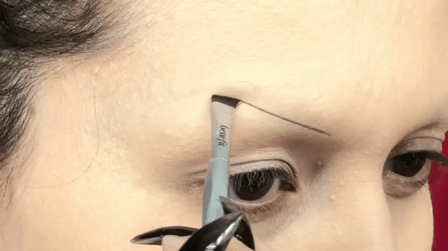 Th&aacute;nh l&ocirc;ng m&agrave;y đ&acirc;y rồi: T&ocirc; vẽ như m&uacute;a tr&ecirc;n h&agrave;ng m&agrave;y trụi nhẵn, kết quả d&agrave;y rậm tự nhi&ecirc;n như thật, đẹp hơn cả xăm gảy sợi - Ảnh 1.