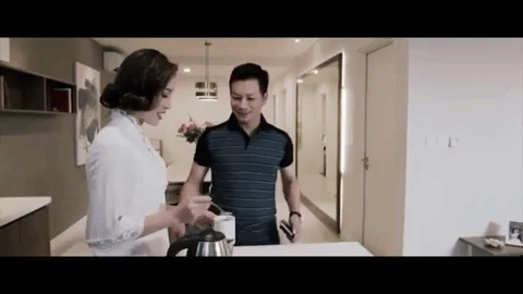 Đoạn clip Một ng&agrave;y của Shark Hưng tr&ocirc;i qua thế n&agrave;o? g&acirc;y b&atilde;o MXH: Tr&ecirc;n thương trường l&agrave; một doanh nh&acirc;n, về nh&agrave; lại l&agrave; một người chồng kiểu mẫu - Ảnh 3.