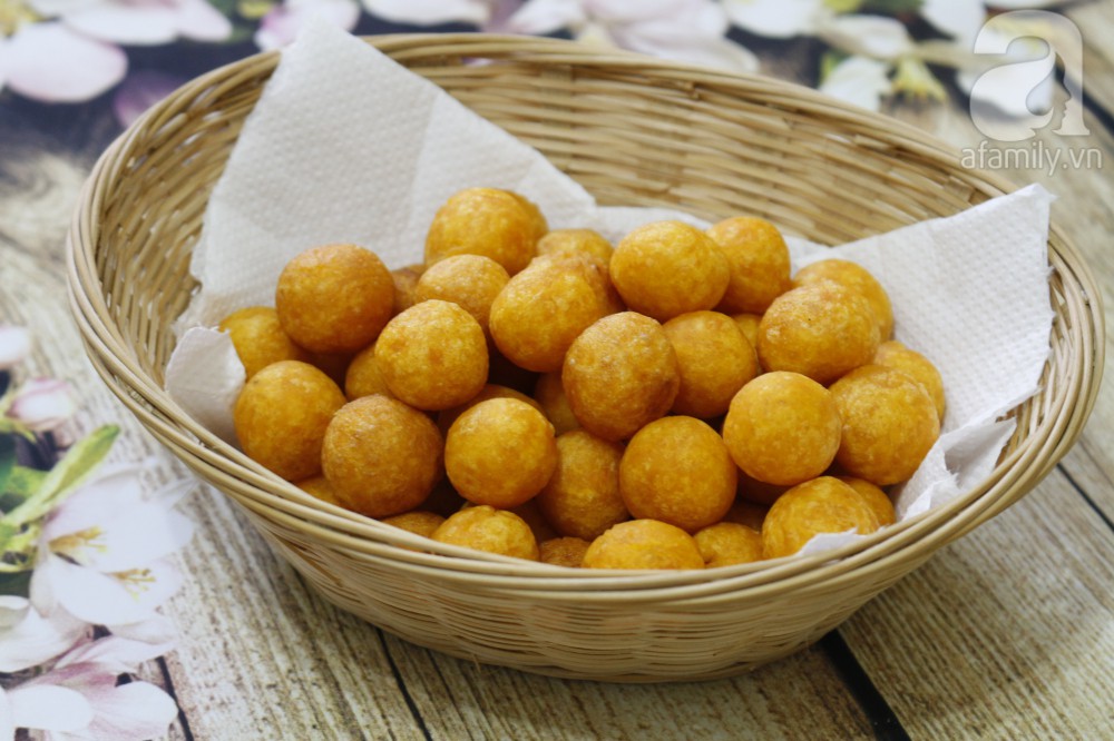 Đảm bảo bé thích mê khi mẹ làm bánh khoai bi giòn rụm ăn vặt - Ảnh 6. Đảm bảo bé thích mê khi mẹ làm bánh khoai bi giòn tan ăn vặt - Ảnh 6.