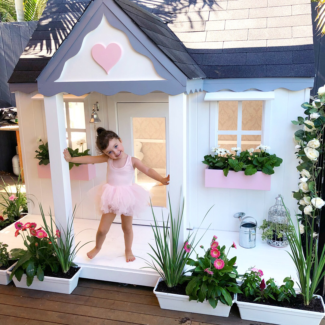 Cuộc sống xa xỉ của bé gái đẹp tựa thiên thần với tủ đồ hiệu mà mọi người lớn phải mơ ước - Ảnh 14.
