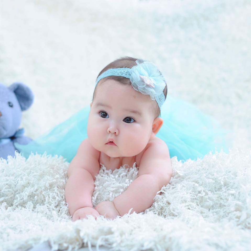 Em bé Hà Nội xinh như búp bê với đôi má bánh bao ai nhìn cũng muốn… cắn - Ảnh 12.