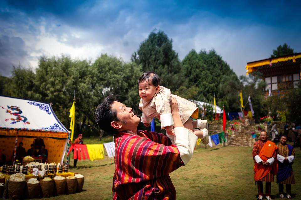 Bạn đã biết gì về hoàng tử bé siêu đáng yêu của “đất nước hạnh phúc nhất thế giới”? - Ảnh 5.
