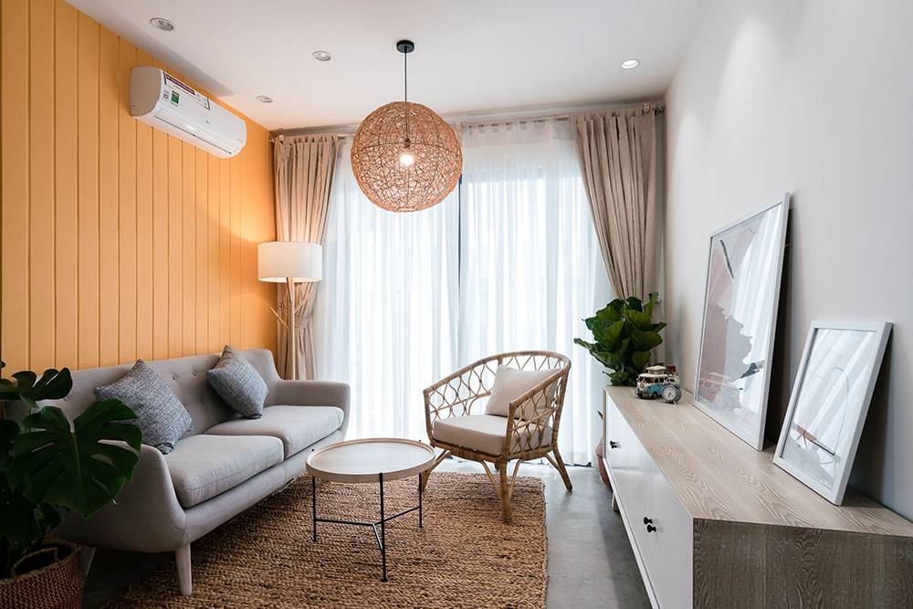 Sài Gòn: Căn hộ đẹp hài hòa với hai màu trắng – vàng của cô nàng 9x “phải lòng” phong cách tối giản - Ảnh 2. Sài Gòn: Căn hộ đẹp hài hòa với hai màu trắng – vàng của cô nàng 9x “phải lòng” phong cách tối giản - Ảnh 2.