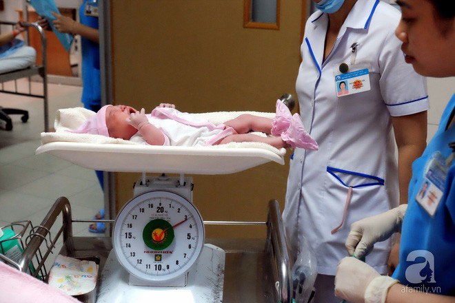 Bà mẹ 24 tuổi ở Sài Gòn sinh bé gái ngay thời khắc đầu tiên của năm 2018 - Ảnh 6. Bà mẹ 24 tuổi ở Sài Gòn sinh bé gái ngay thời khắc đầu tiên của năm 2018 - Ảnh 6.