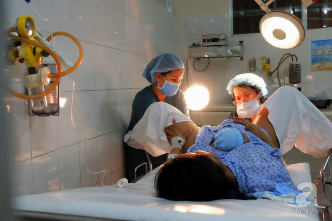 Bà mẹ 24 tuổi ở Sài Gòn sinh bé gái ngay thời khắc đầu tiên của năm 2018 - Ảnh 10. Bà mẹ 24 tuổi ở Sài Gòn sinh bé gái ngay thời khắc đầu tiên của năm 2018 - Ảnh 10.